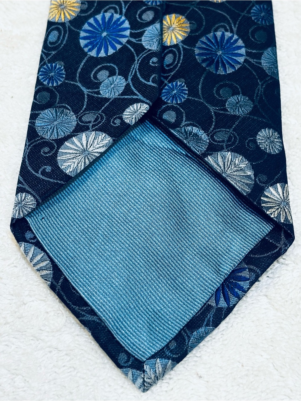 Brand New Stylish Tie By Metropolitan View - Picture 3 of 4